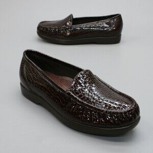 SAS Ladies 9.5 WW Extra Wide Simplify Brown Patent Croc Flats Loafers Shoes USA